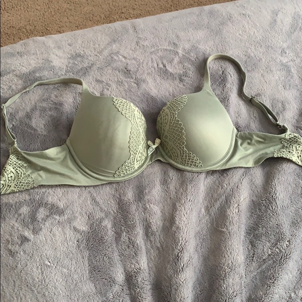 Victoria’s Secret teal push up bra 32DD